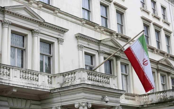 Άνοιξε και πάλι η πρεσβεία του Ιράν στο Λονδίνο