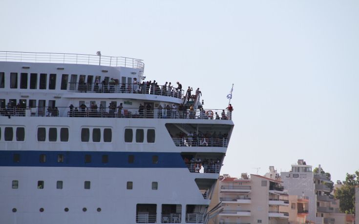 Πάνω από 3.000 μετανάστες έρχονται στον Πειραιά