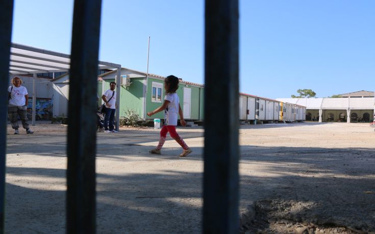 Παραμένουν υπεράριθμοι πρόσφυγες και μετανάστες στις δομές φιλοξενίας των Ενόπλων Δυνάμεων