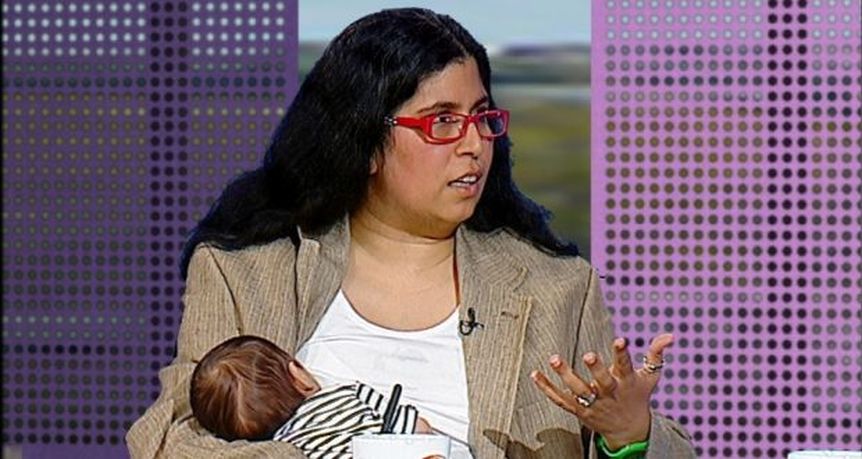 Παρουσιάστρια θήλασε το μωρό της on air