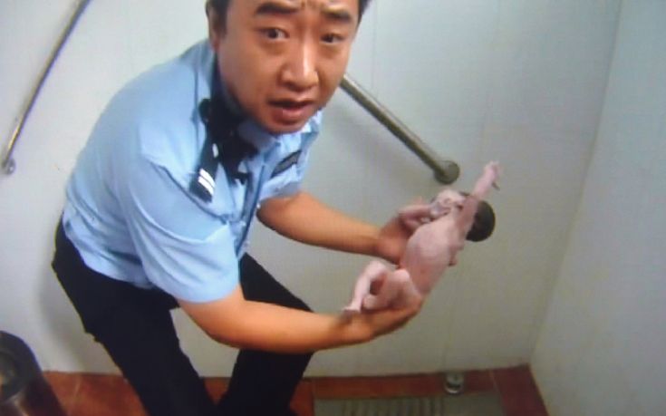 Πέταξαν νεογέννητο σε τουαλέτα στην Κίνα