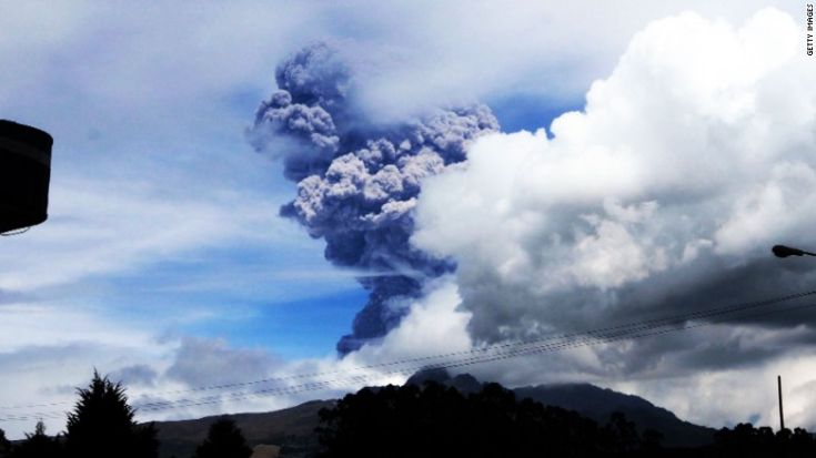 «Ξύπνησε» το ηφαίστειο Κοτοπάξι στον Ισημερινό