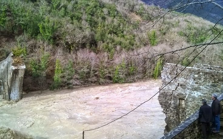 Ξεκίνησαν οι εργασίες την αναστήλωση του γεφυριού της Πλάκας