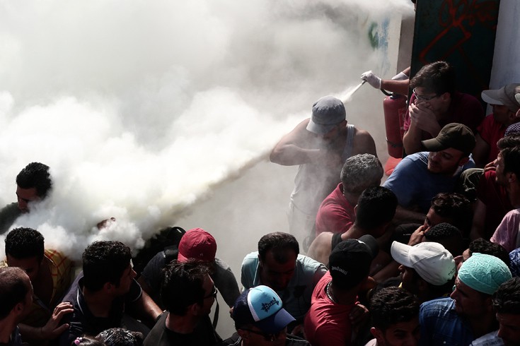 Χάος στην Κω με επεισόδια μεταξύ μεταναστών και αστυνομικών
