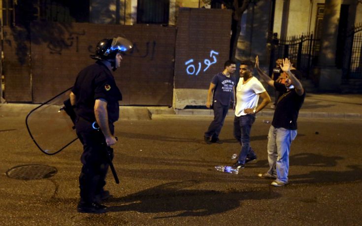 A protestor gestures to a Lebanese Security member during a protest against corruption and rubbish collection problems near the government palace in Beirut A protestor gestures to a Lebanese Security member during a protest against corruption and rubbish collection problems near the government palace in Beirut