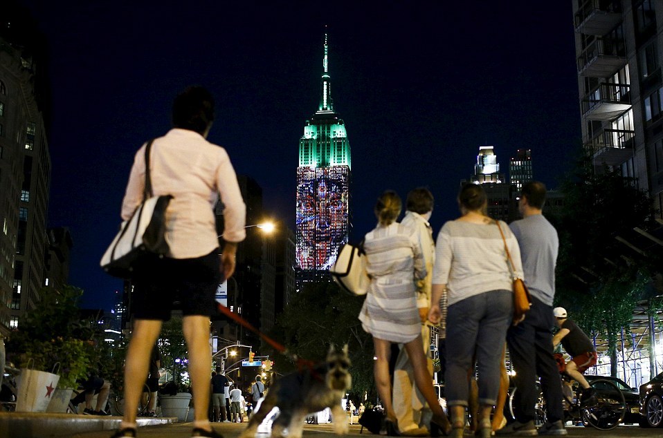 Ζώα υπό εξαφάνιση στην πρόσοψη του Empire State Building