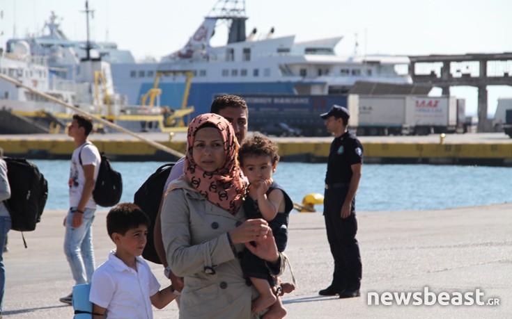 Στον Πειραιά γεμάτο πρόσφυγες το «Ελευθέριος Βενιζέλος»