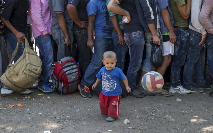 Φεύγουν και από τη Σερβία οι πρόσφυγες