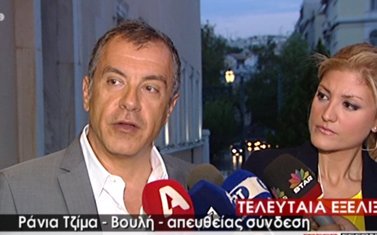 Θεοδωράκης: Να κατατεθεί πρόταση μομφής κατά της Κωνσταντοπούλου