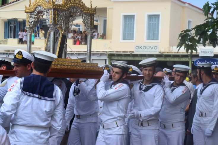 Με λαμπρότητα η Τήνος γιόρτασε την Κοίμηση της Θεοτόκου