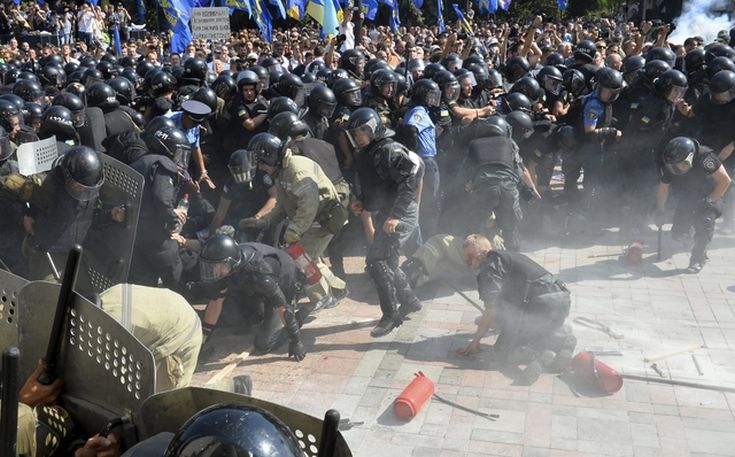 Ένας υφυπουργός και δύο Γάλλοι δημοσιογράφοι τραυματίστηκαν στην Ουκρανία