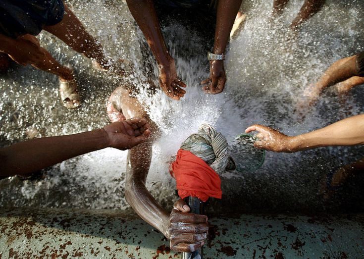 Φωτογραφικό οδοιπορικό σε χώρες του κόσμου που δίνουν καθημερινή μάχη για το νερό