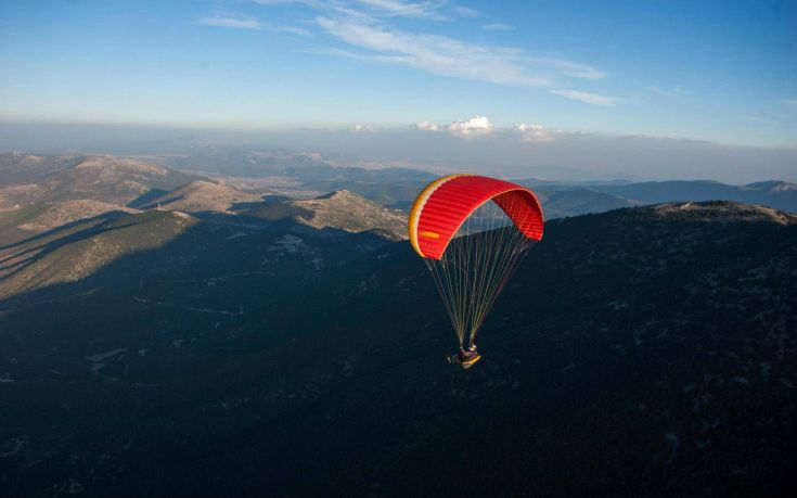 SOS από το Γενικό Επιτελείο Αεροπορίας για τα αλεξίπτωτα πλαγιάς