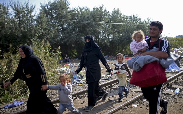 Προβληματίζουν οι χώρες που αρνούνται τις ποσοστώσεις για τους πρόσφυγες