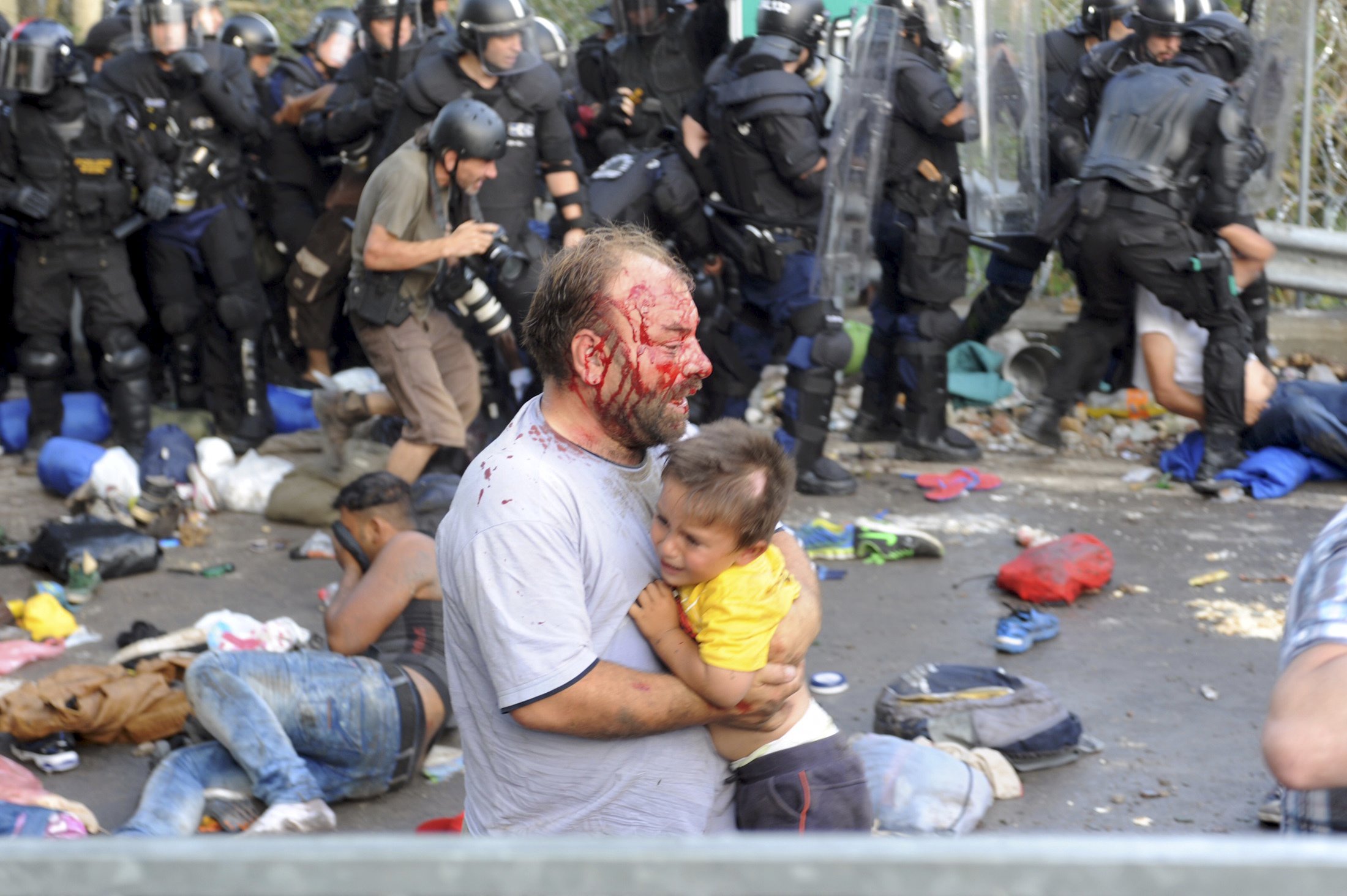 Βία, ταραχές και παιδιά πρόσφυγες στην Ουγγαρία