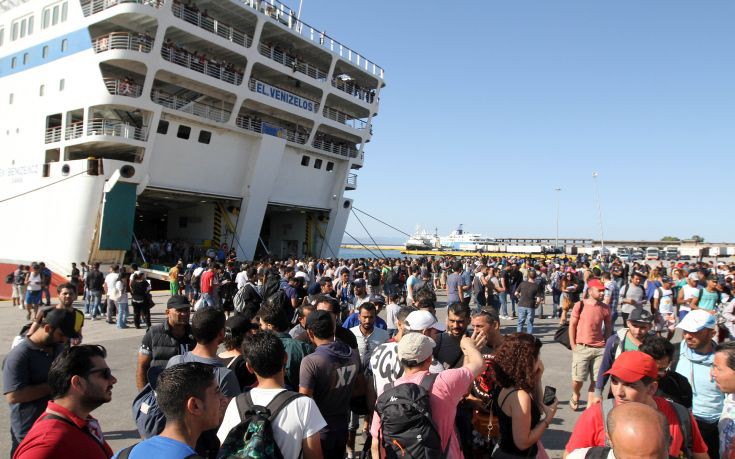Ακόμα 2.651 πρόσφυγες και μετανάστες έφτασαν στον Πειραιά