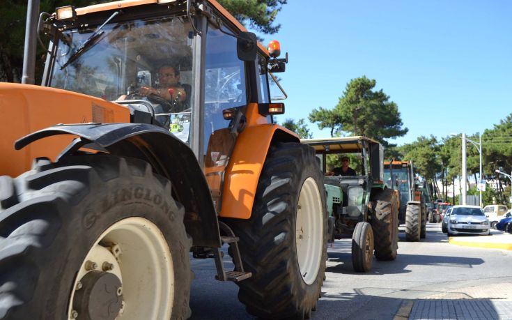 Αγροτική μηχανοκίνητη πορεία στην Κόρινθο