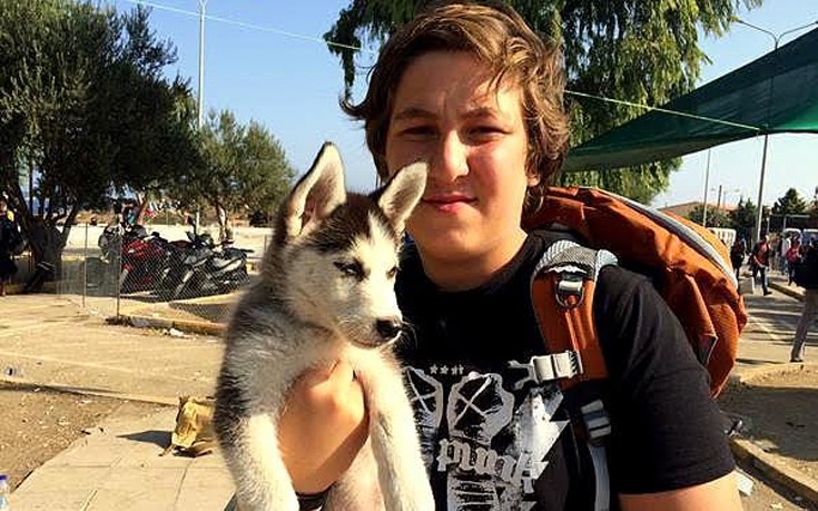 Το 17χρονο προσφυγόπουλο που διένυσε 483 χλμ. κουβαλώντας το σκύλο του