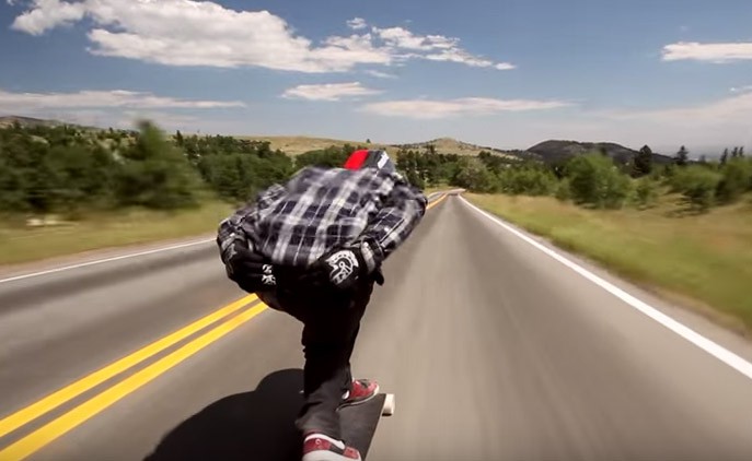 Τρελή κούρσα με skate board