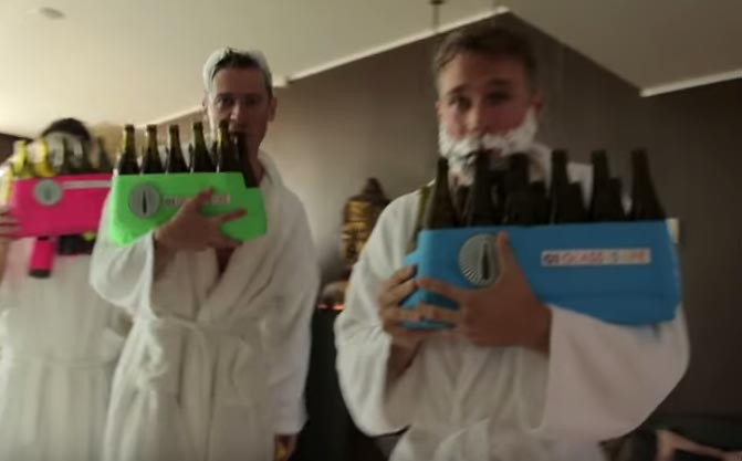 Οι μουσικοί με τις μπουκάλες