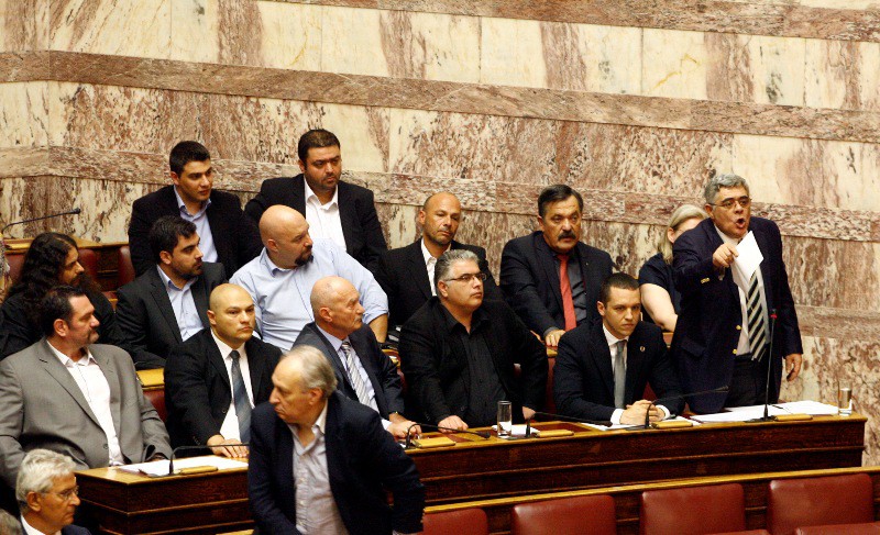 Γιατί το -ελληνικό- κόμμα ΛΕΠΕΝ προκαλεί… νευρικότητα στη Χρυσή Αυγή