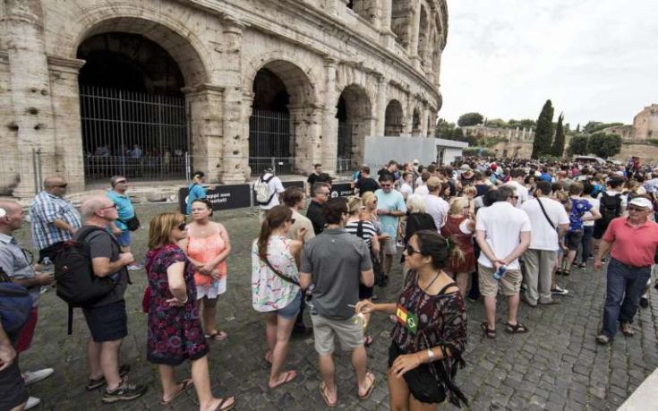 Με μέτρα απειλεί ο Ρέντσι τα συνδικάτα