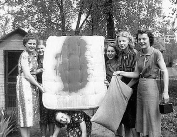 creepy-bizarre-old-photos-18