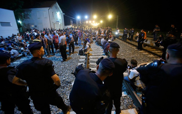 Η Κροατία κλείνει τα σύνορα με τη Σερβία, η Ουγγαρία υψώνει νέο φράχτη