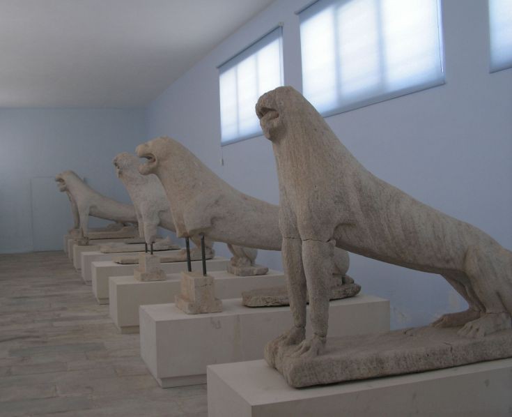 Οι αυθεντικοί μαρμάρινοι λέοντες φυλάσσονται στο Αρχαιολογικό Μουσείο