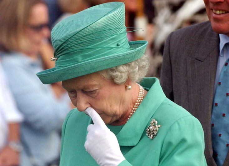 Αδιάθετη η βασίλισσα Ελισάβετ, δεν θα παραστεί σε θρησκευτική τελετή
