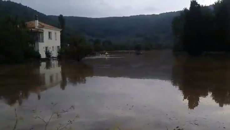 Σφοδρή καταιγίδα έπληξε σήμερα τη Σκόπελο