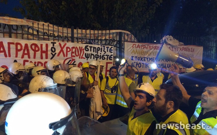 Επεισόδια με μεταλλωρύχους έξω από την ΕΡΤ