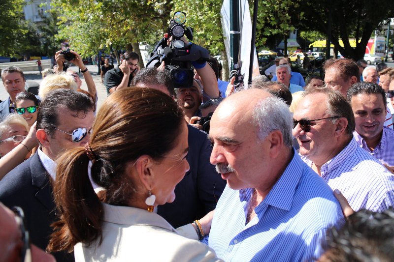 Μεϊμαράκης και Μπακογιάννη στο εκλογικό περίπτερο της ΝΔ