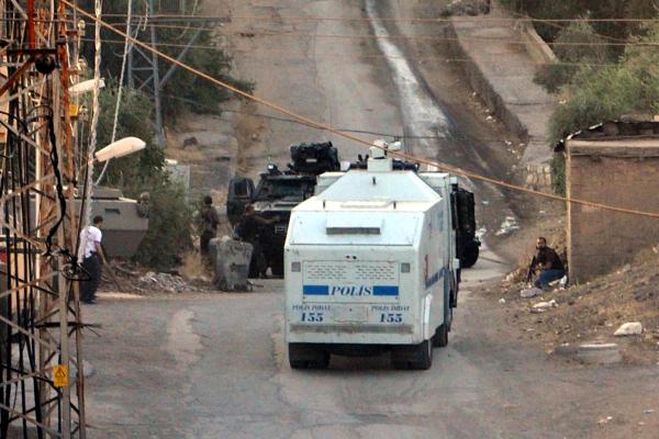 Νεκροί δυο Τούρκοι αστυνομικοί από βόμβα του PKK