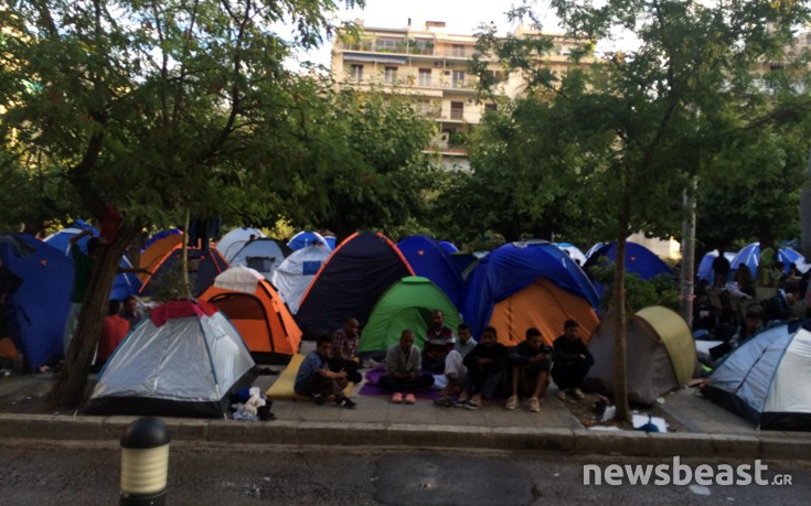 Εκατοντάδες σκηνές στην πλατεία Βικτωρίας