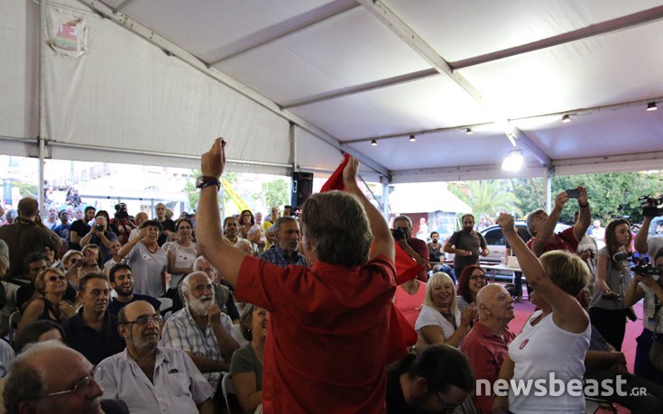 Πανηγυρισμοί υποστηρικτών του ΣΥΡΙΖΑ στην Κλαυθμώνος