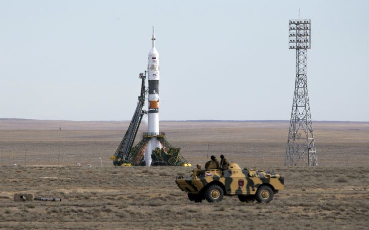 An armoured personnel carrier (APC) drives in front of the Soyuz TMA-18M spacecraft shortly before the launch with the international crew at the Baikonur cosmodrome, Kazakhstan, September 2, 2015. REUTERS/Shamil Zhumatov An armoured personnel carrier (APC) drives in front of the Soyuz TMA-18M spacecraft shortly before the launch with the international crew at the Baikonur cosmodrome, Kazakhstan, September 2, 2015. REUTERS/Shamil Zhumatov