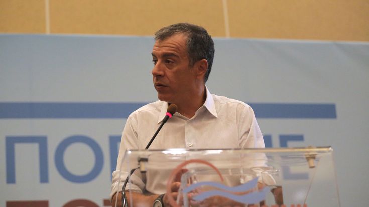 Θεοδωράκης: Η κυβέρνηση αντιγράφει το παρελθόν