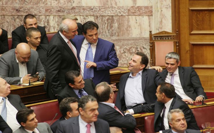 ÓõæÞôçóç óôçí ÏëïìÝëåéá ôçò ÂïõëÞò, ãéá ôéò ðñïãñáììáôéêÝò äçëþóåéò ôçò êõâÝñíçóçò ôçí ÔåôÜñôç 7 Ïêôùâñßïõ 2015// ÓÔÇ ÖÙÔÏÃÑÁÖÉÁ Ï ÁÄÙÍÉÓ ÃÅÙÑÃÉÁÄÇÓ ØÇÖÉÆÅÉ (EUROKINISSI/ÓÔÏËÇÓ ÐÁÍÁÃÉÙÔÇÓ)