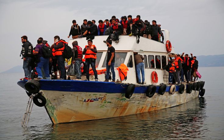 Διασώθηκαν 100 πρόσφυγες στη νότια Χίο από αλιευτικό