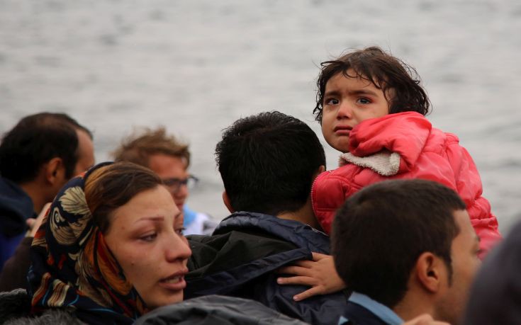 Αυξήθηκε ο αριθμός των μεταναστών που βρίσκονται έξω από το νέο λιμάνι της Πάτρας