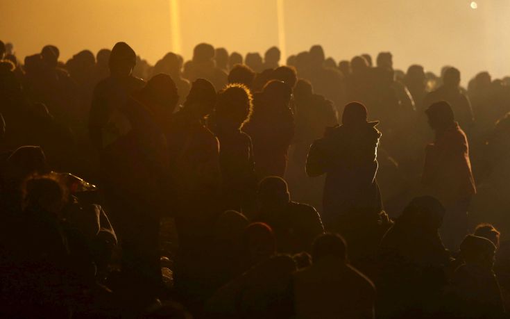 Το 2015 διέσχισαν τη Μεσόγειο 705.200 πρόσφυγες