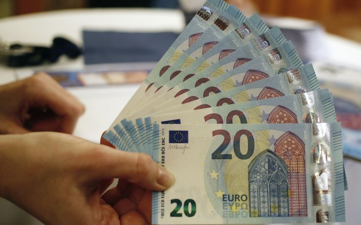 Τον έπεισε τηλεφωνικά να παραδώσει 2.100 ευρώ σε άγνωστο