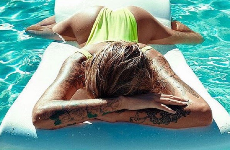 Το υπέροχο κορίτσι με τα τατουάζ