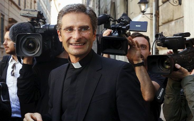 Κληρικός της Ιεράς Εξέτασης: Είμαι ομοφυλόφιλος και ευτυχής ιερέας