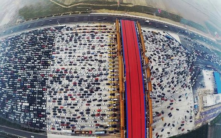 Τι γίνεται όταν υπάρχει μποτιλιάρισμα σε αυτοκινητόδρομο της Κίνας