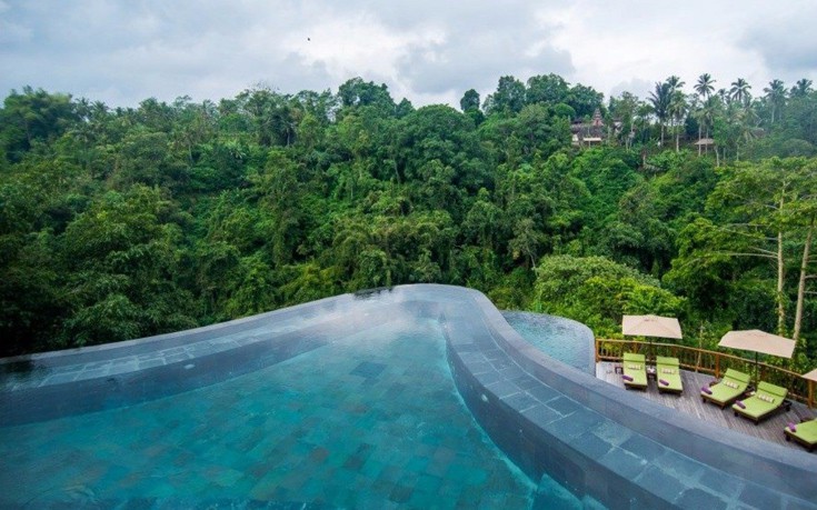 Οι κήποι Hanging στην περιοχή Ubud περιβάλλονται από ζούγκλα. Οι κήποι Hanging στην περιοχή Ubud περιβάλλονται από ζούγκλα.