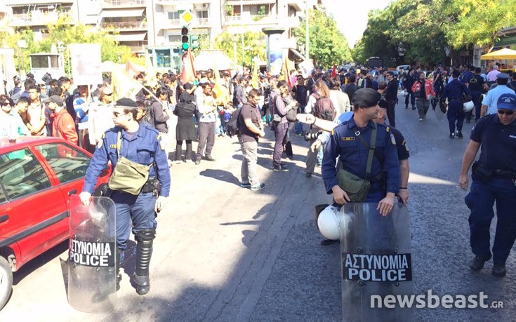 Μικροένταση μεταξύ αντιφασιστών και κατοίκων στην πλατεία Βικτωρίας