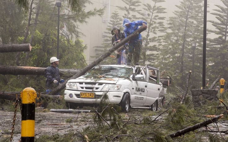 Φονικός τυφώνας σαρώνει της Φιλιππίνες