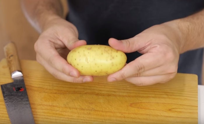 Το τέλειο ξεφλούδισμα πατάτας